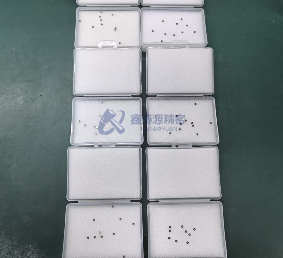 微細(xì)孔精密配件